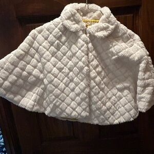 Great quality. No stains. Good condition.